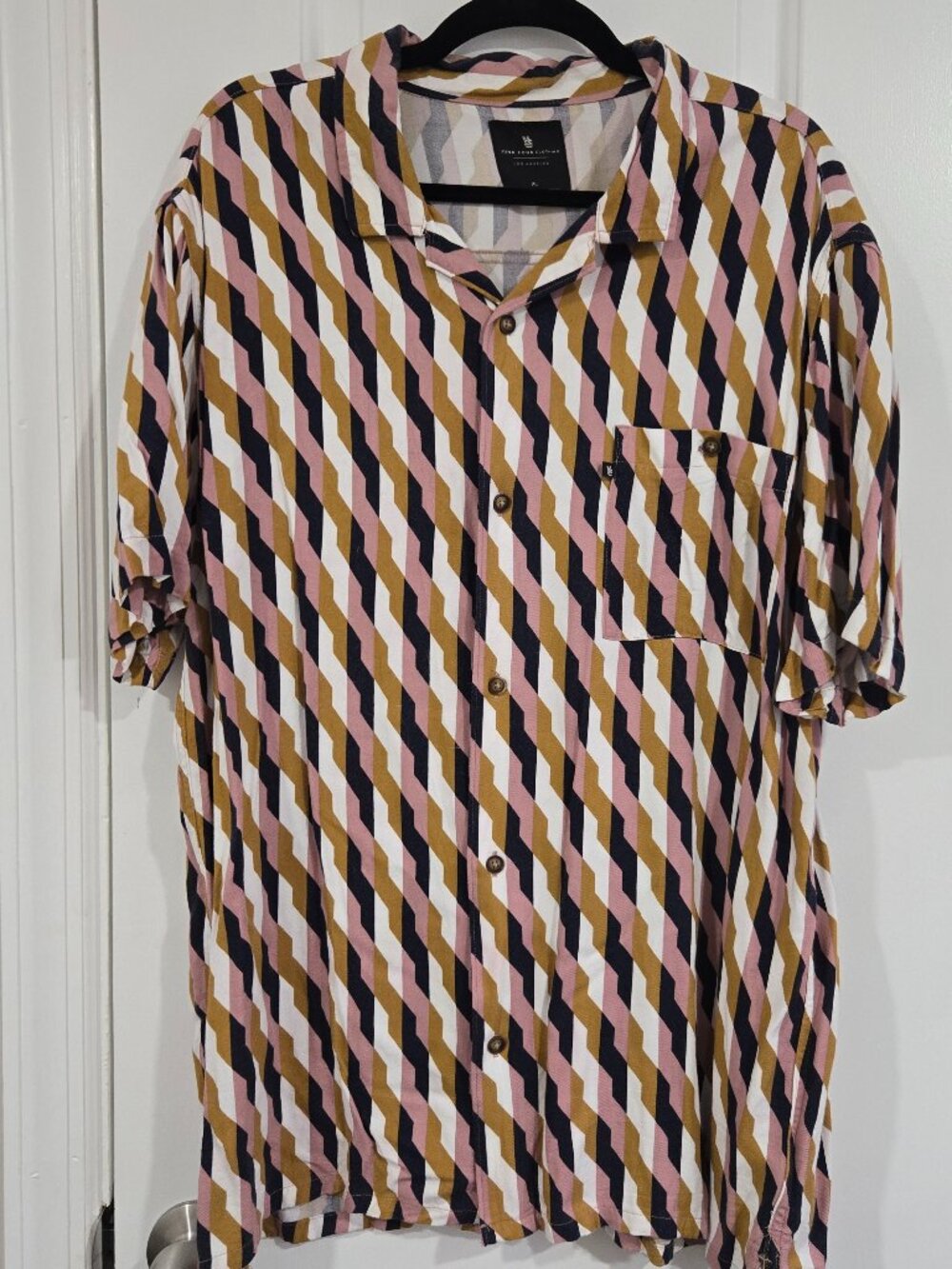 Junk Food Clothing Men’s XL Retro 70s Geometric Camp Shirt Pink Mustard